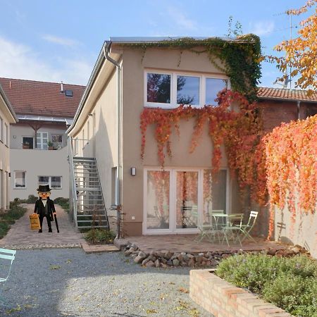 Travel Art Boardinghouse Aparthotel Neuruppin Exterior foto