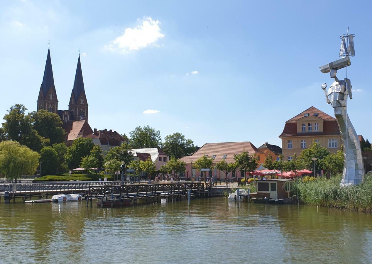 Travel Art Boardinghouse Aparthotel Neuruppin Exterior foto